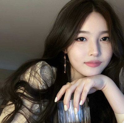 动漫美女露小奶头❌视频引热议！艺术表达与社会道德的边界该如何平衡？_: 引发共鸣的故事，是否让你感同身受？