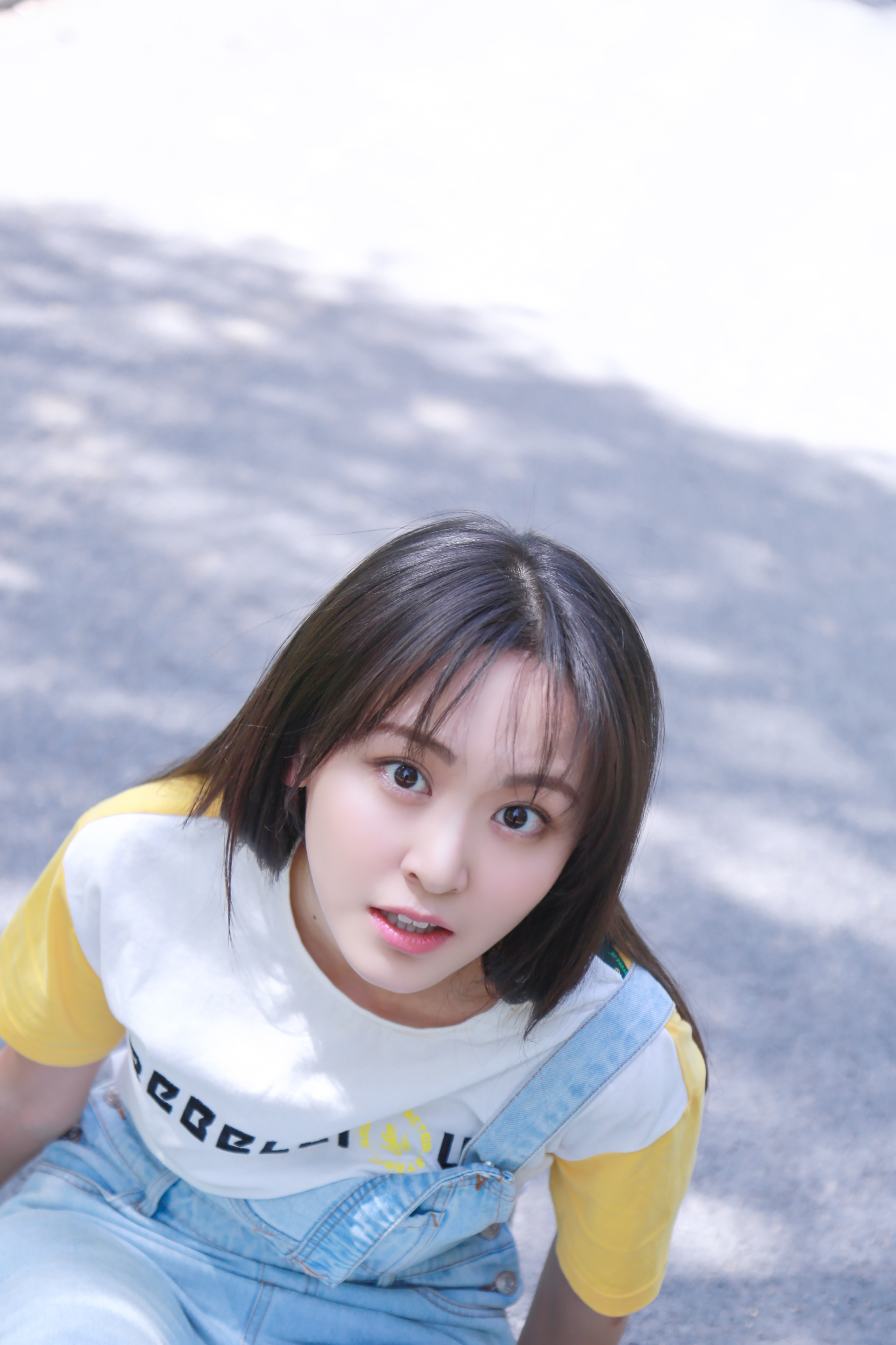 杨晨晨大白乳流奶罩脱了，展现飒爽职场新风格_: 令人深思的调查，难道不值得我们的关注？