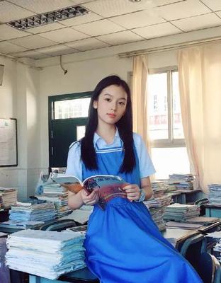 征服高贵美人妻老师的心歌词——用真挚情感点燃爱的火花_: 触动人心的经历，你愿意与他人分享吗？