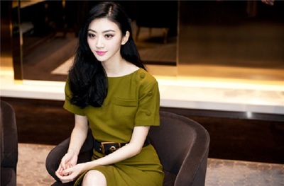 旗袍人妻被客人玩弄出水，她的觉醒故事让千万女性共鸣！_: 激发讨论的文章，难道不值得分享给他人？